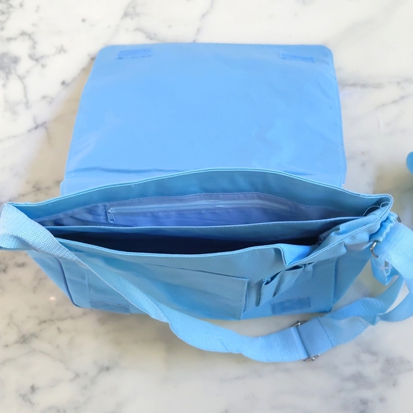 NWOT. Girl's Messenger bag with very pretty multi color embroidery. - Picture 2 of 5